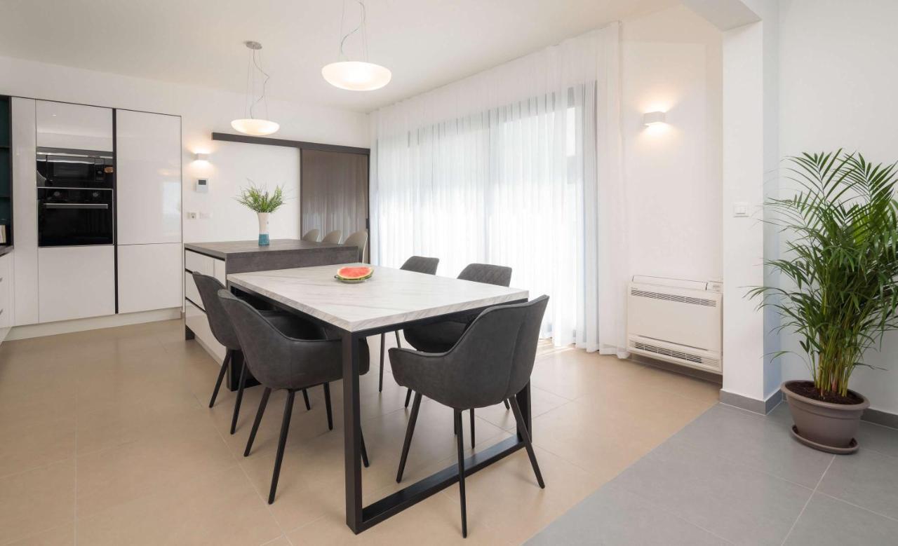 Villa Four Brothers - Middle Floor โปดสตรานา ภายนอก รูปภาพ